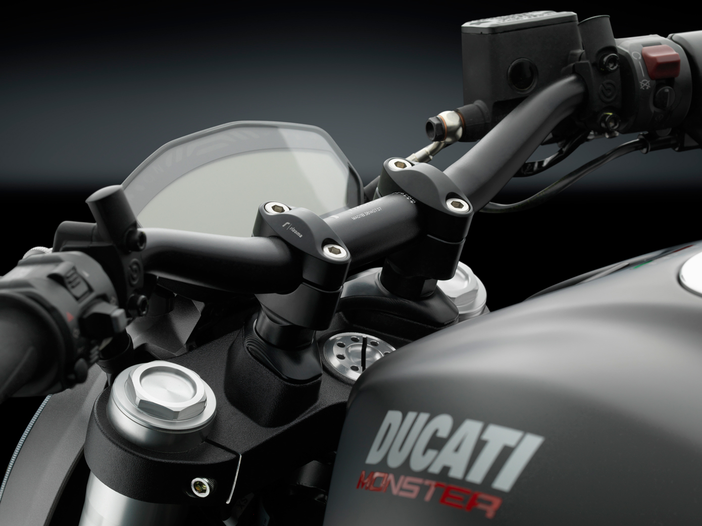 Ducati_Monster_821_Rizoma_AZ202B_Riser_Adaptor_Handlebar_Manubrio