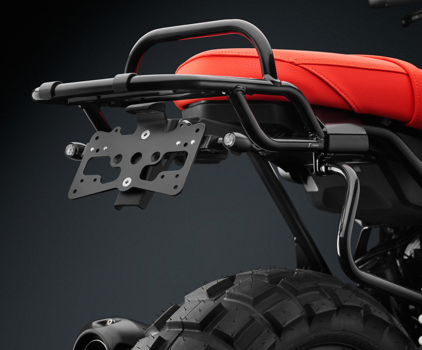 Rizoma_BMW_RnineT_Urban_GS_Licence_Plate_Rear_Rack_ZBW071B_PT709B_FR151B