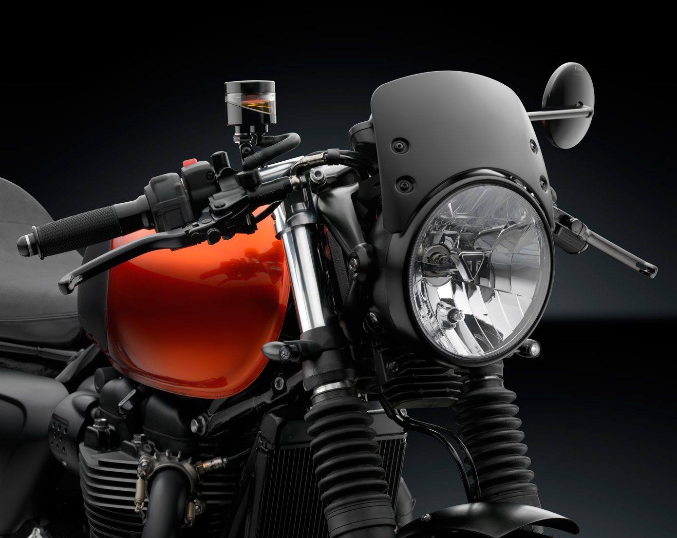 Rizoma_CF011B_CT137B_LBJ100B_MA052B_FR231B_GRDW221ZTH01B_Triumph_Street_Twin